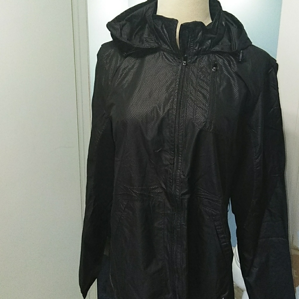 ALMOST NEW 🎆🎆 RAIN JACKET 📣📣